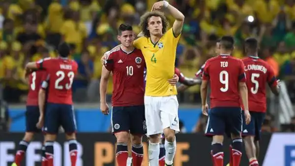 Il difensore della Seleçao David Luiz ha chiesto ai tifosi di casa di applaudire il colombiano James Rodriguez, inutilmente in gol nel quarto di finale perso dalla Colombia.
