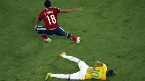 Intanto la Fifa analizzerà le immagini dell'intervento del laterale colombiano per capire se ci fosse l'intenzionalità di colpire e far male.