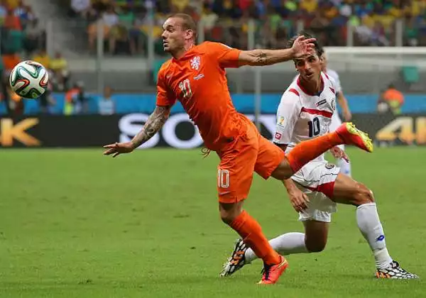 Gli oranje superano per 4-3 ai penalty i Ticos, decisive le parate del portiere Krul, entrato al 120'. Tre i legni colpiti da Robben e compagni, che hanno meritato la semifinale contro l'Argentina.