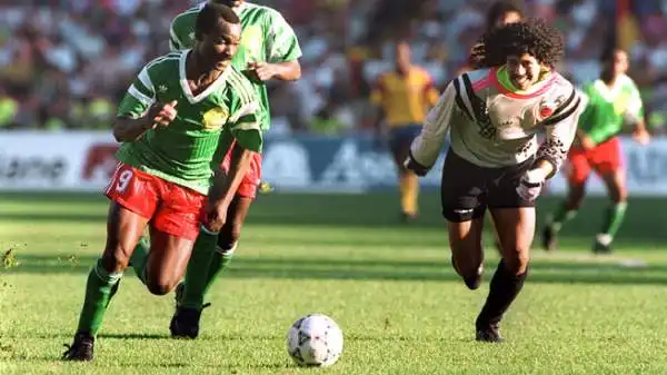 Il veterano del gol per quanto riguarda la Coppa del Mondo è Roger Milla. Vero mito del Camerun e dell'Africa tutta, segnò a 42 anni e 39 giorni in Camerun-Russia del 28 giugno 1994.