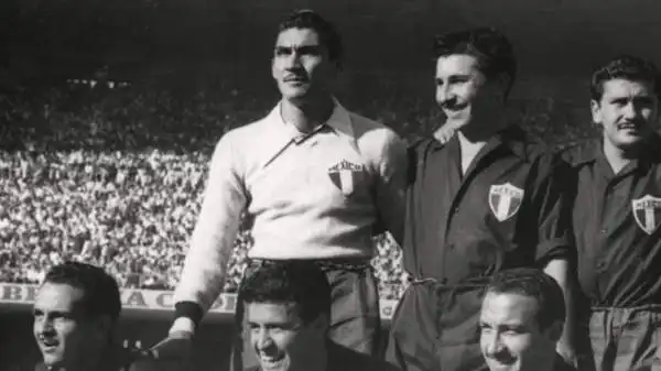L'attuale capitano degli Azzurri divide il suo primato con Lothar Matthaeus e Antonio Carbajal. Quest'ultimo difendette la porta del Messico dal 1950 al 1966.