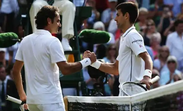 Novak Djokovic si aggiudica il torneo di Wimbledon per la seconda volta in carriera, battendo in cinque incredibili, palpitanti set Roger Federer, con il punteggio di 6-7(7), 6-4, 7-6 (4), 5-7, 6-4.