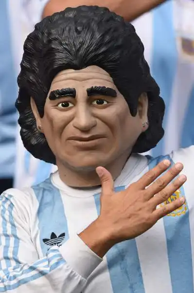 Sempre il Maradona tarocco, questa volta visto da vicino.