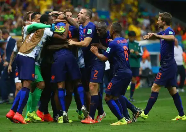 Olanda terza, il Brasile chiude male. Van Persie, Blind e Wijnaldum firmano il 3-0 nella finalina di consolazione contro i padroni di casa.