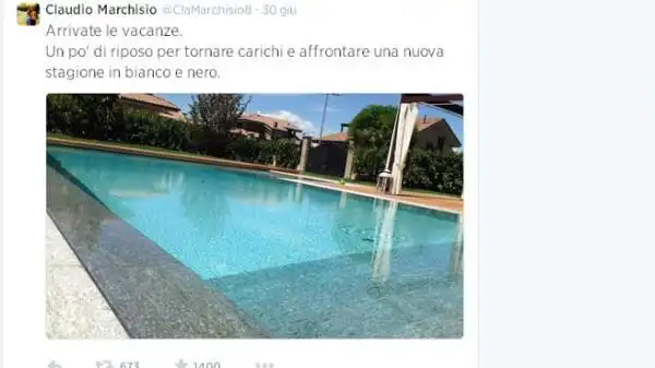 Vacanze in Sardegna per Marchisio, che ha mostrato ai suoi followers la piscina del resort dove si sta riposando.