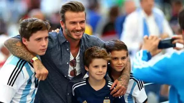 L'ex centrocampista inglese David Beckham con i figli Brooklyn Joseph, Romeo James e Cruz David.