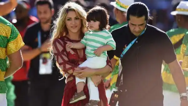 Shakira si è esibita al Maracanà durante la cerimonia d'apertura della finale dei Mondiali, Germania-Argentina. Con lei Carlos Santana, Ivete Sangalo, Carlinhos Brown e Wylep Jean.