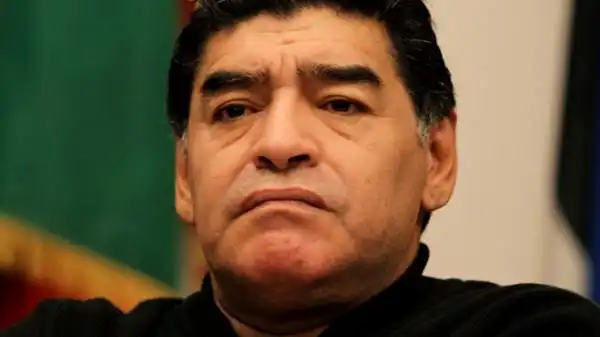 Come riporta il 'Mundo Deportivo', Maradona avrebbe confidata alla giornalista Marina Calabró di non aver colpito la ragazza ma si essersi adirato solo contro il cellulare, lanciato a terra.