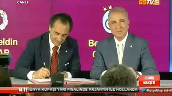 Cesare Prandelli day a Istanbul. Il traduttore dovè?, ha chiesto subito il bresciano nel giorno della presentazione quale nuovo allenatore del Galatasaray.