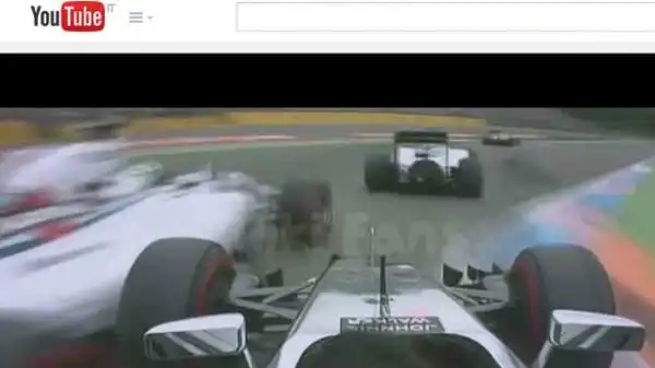 Attimi di terrore a Hockenheim: al via Magnussen e Massa entrano in contatto, la Williams del brasiliano fa 360 gradi in aria e vola. Per fortuna nulla di rotto per l'ex pilota della Ferrari.