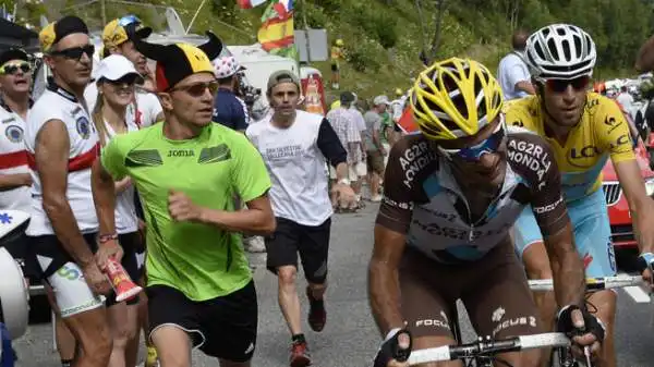 Sedici anni dopo Marco Pantani un altro italiano è tornato a vincere il Tour de France.