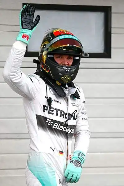 Hamilton ancora sfortunato, il britannico della Mercedes partirà ultimo mentre il compagno di scuderia Rosberg si è lasciato alle spalle un pimpante Vettel.