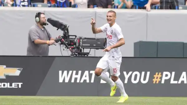 Assaggio di campionato nella Guinness Cup: Vidic e Nagatomo condannano i giallorossi, Mazzarri può ritenersi soddisfatto.