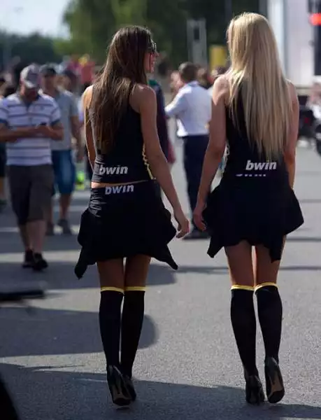 Alcune foto delle bellissime ragazze che hanno impreziosito il week end durante l'ultima tappa del mondiale MotoGP nel circuito di Brno in Repubblica Ceca.