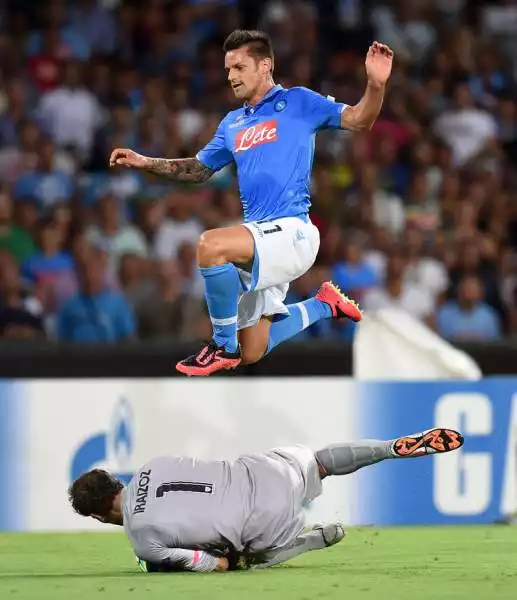 Higuain salva il Napoli, ma è 1-1. Gli azzurri rischiano con l'Athletic Bilbao ma nella ripresa sfiorano anche la vittoria.