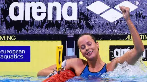 Federica Pellegrini ha vinto di nuovo la medaglia d'oro nei 200 stile libero agli Europei di nuoto.