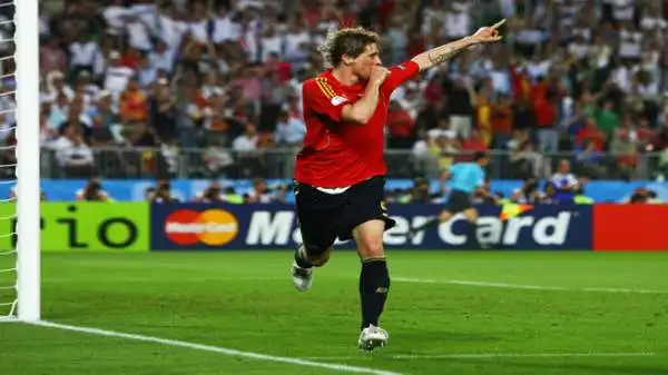 Nel 2008 regala l'Europeo alla Spagna segnando il gol decisivo nella finale di Vienna contro la Germania.
