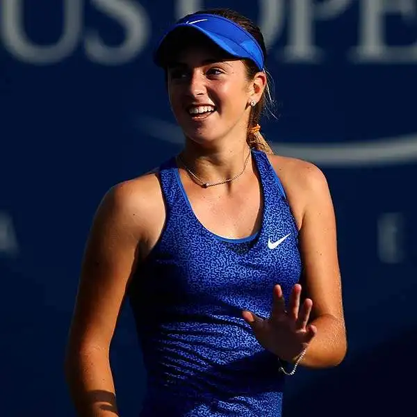 Catherine 'CiCi' Bellis, tennista californiana, è nella storia: a 15 anni ha passato il primo turno degli Us Open. 6-1 4-6 6-4 alla slovacca Cibulkova.