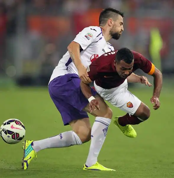 La Roma risponde subito alla Juve. Nainggolan e Gervinho (in pieno recupero) firmano il 2-0 ai danni della Fiorentina.