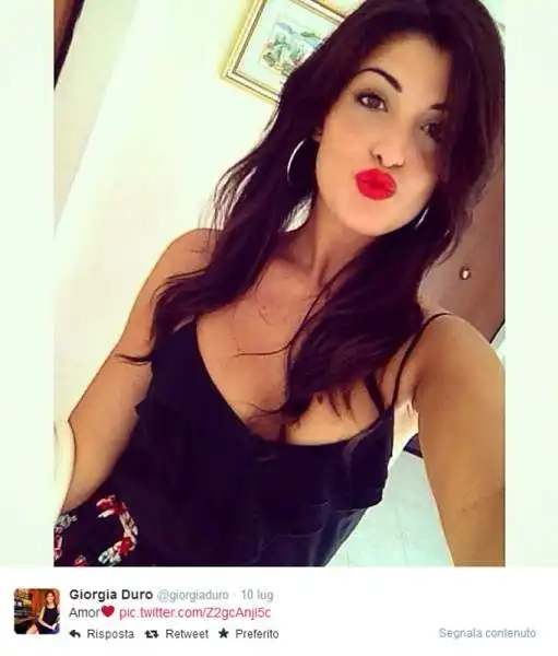 Conduttrice palermitana di programmi calcistici, la bella 21enne punta in alto e ora non vede l'ora di mettersi alla ribalta su scala nazionale.