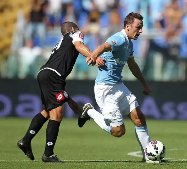 La Lazio regola il Cesena per 3-0, frutto delle reti dei due ex di turno Candreva e Parolo e di capitan Mauri.