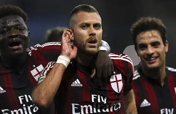 Partita pazza al Tardini con due espulsioni e ben 9 gol. Per il Milan a segno due volte Menez, Bonaventura, Honda e De Jong. Per il Parma in gol Cassano, Felipe, Lucarelli e un'autorete di De Sciglio.