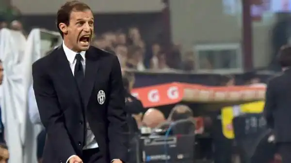 Allegri 8: con la squadra in 10 la ridisegna togliendo Tevez e andando a vincere.