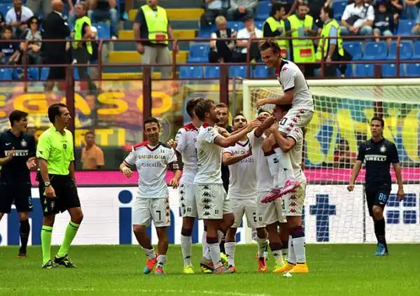 A San Siro il Cagliari di Zeman vince 4-1 e sbaglia anche un rigore. Tutte le reti arrivano in un primo tempo da incubo per i nerazzurri (tripletta di Ekdal e Sau peri sardi, Osvaldo per i lombardi).