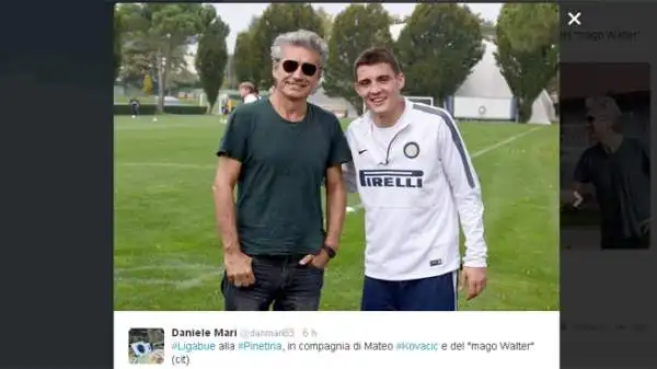 Ligabue, noto tifoso dell'Inter, si è recato in visita ad Appiano Gentile dove ha incontrato calciatori, dirigenti e allenatore.