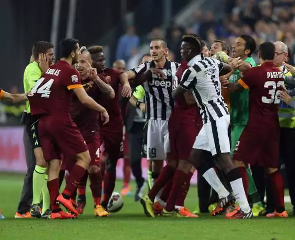 Juve-Roma 3-2: show e polemiche. Spettacolare partita allo Stadium tra bianconeri e giallorossi.