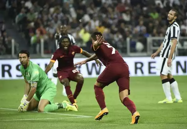 Juve-Roma 3-2: show e polemiche. Spettacolare partita allo Stadium tra bianconeri e giallorossi.