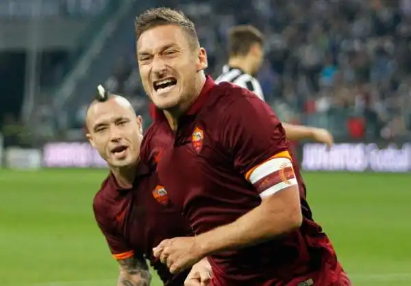 Juve-Roma 3-2: show e polemiche. Spettacolare partita allo Stadium tra bianconeri e giallorossi.