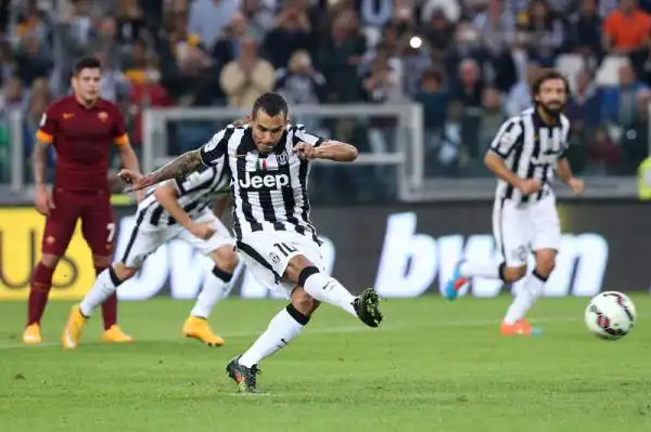 Juve-Roma 3-2: show e polemiche. Spettacolare partita allo Stadium tra bianconeri e giallorossi.