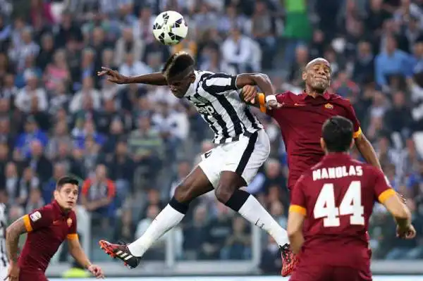 Juve-Roma 3-2: show e polemiche. Spettacolare partita allo Stadium tra bianconeri e giallorossi.