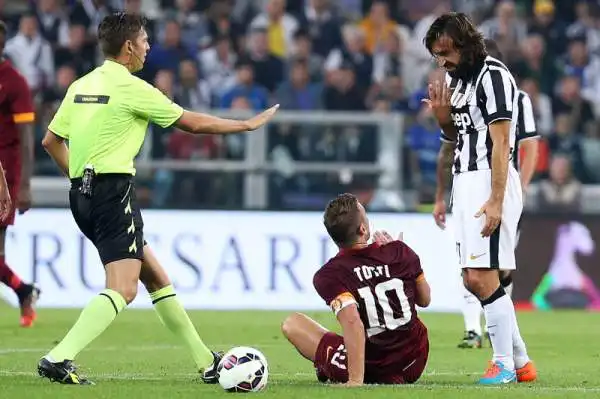 Juve-Roma 3-2: show e polemiche. Spettacolare partita allo Stadium tra bianconeri e giallorossi.