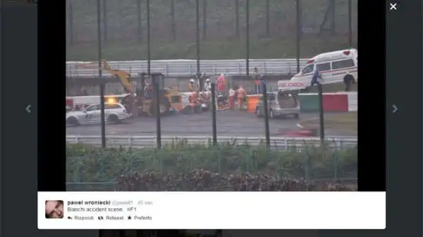 Durante il Gran Premio del Giappone, investito dal tifone Phanfone, Jules Bianchi si è schiantato sotto la gru che stava già recuperando la macchina di Sutil.