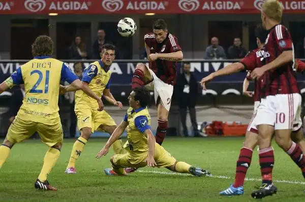 Il Milan torna a vincere, 2-0 al Chievo. Muntari e Honda firmano il successo dei rossoneri.