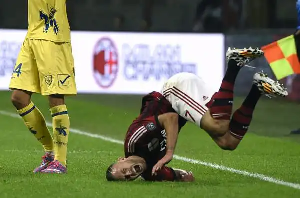 Il Milan torna a vincere, 2-0 al Chievo. Muntari e Honda firmano il successo dei rossoneri.