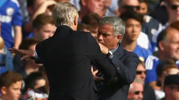 Da sempre rivali, Wenger e Mourinho sono venuti alle mani nel corso del derby londinese Chelsea-Arsenal a Stamford Bridge.