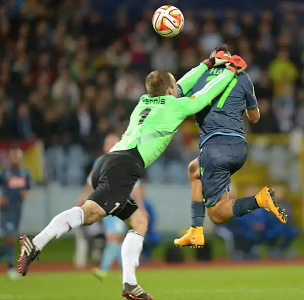 Il Napoli vince in Slovacchia grazie ai gol di Hamsik e Higuain. Azzurri primi nel loro girone di Europa League a punteggio pieno.