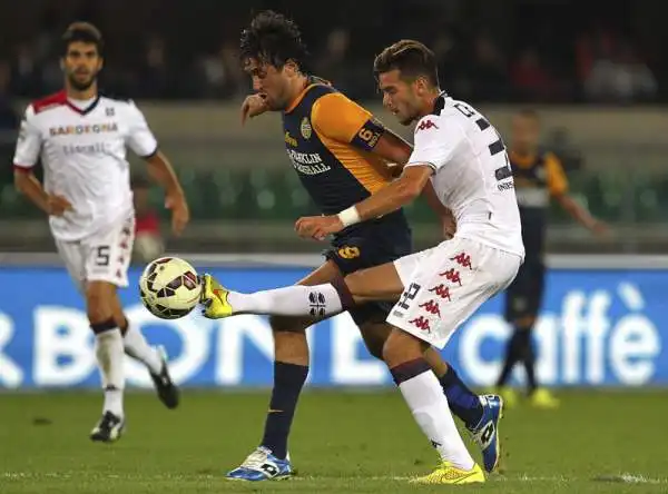 Verona, 1-0 in volata sul Cagliari. Un gol di Tachtsidis decide il primo anticipo della sesta giornata di serie A.