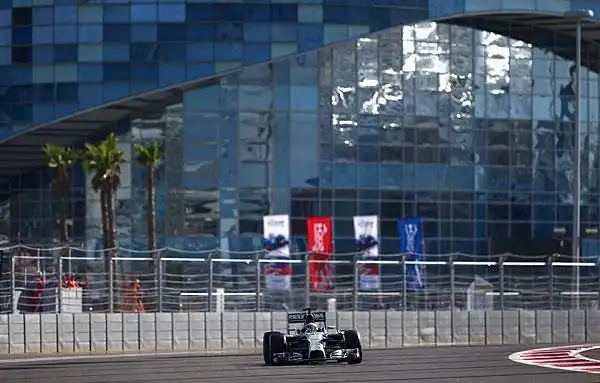 Nico Rosberg ha fatto registrare il miglior tempo in 1'42"311, precedendo il compagno di squadra Lewis Hamilton. Terzo posto per la McLaren di Button, seguito dalla Ferrari di Alonso.