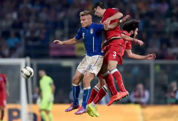Deludente la manovra dell'Italia, che costruisce le migliori occasioni su calcio piazzato e grazie ai difensori (anche Bonucci e Ranocchia). Ottimo l'impatto di Sebastian Giovinco nel finale.