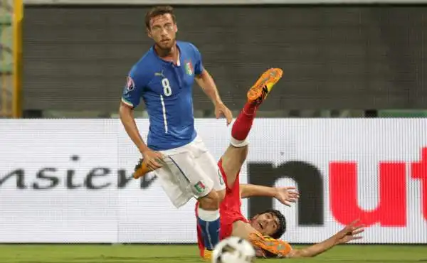 Marchisio 6,5. Confeziona la prima occasione della partita per l'Italia, poi regala la solita prestazione di grande sostanza a centrocampo.
