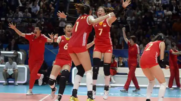 L'Italia ha perso la semifinale dei Mondiali di pallavolo femminile. La Cina si è imposta 3-1 e si giocherà l'oro con gli Stati Uniti. Finalina per il bronzo contro il Brasile per le Azzurre.