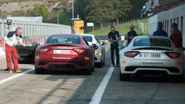 Una giornata da urlo all'Autodromo di Varano De' Melegari al volante del 'Tridente': il corso di guida della casa automobilistica modenese.