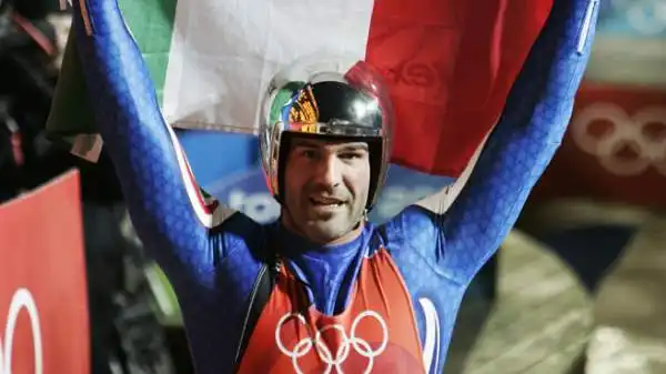 Zoeggeler conquistò il bronzo a Lillehammer 1994, poi largento a Nagano 1998 e i due ori, a Salt Lake 2002 e a Torino 2006; infine altri due bronzi, a Vancouver 2010 e a Sochi 2014.