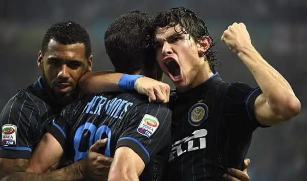 Secondo tempo pirotecnico a San Siro con l'Inter che risponde due volte al napoli nel quarto d'ora finale. In gol due volte Callejon per il Napoli, Guarin ed Hernanes per l'Inter.