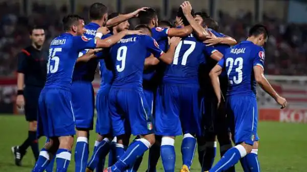 Ma il risultato non cambia più: Italia a punteggio pieno dopo tre partite (9 punti), ma alle spalle della Croazia che fa 6-0 contro l'Azerbaigian ed è davanti agli Azzurri per differenza reti.