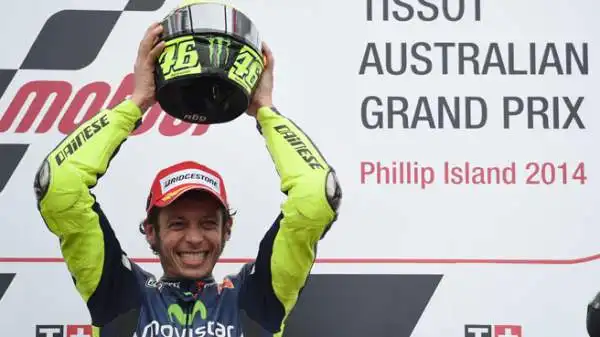 Valentino Rossi ha ottenuto la sua seconda vittoria stagionale a Phillip Island e sesta in carriera sul difficile circuito australiano. A 35 anni, il centauro di Tavullia centra il trionfo numero 108.